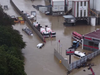 Istanbul Diterjang Banjir Terparah dalam Puluhan Tahun, Kendaraan Terseret Arus
