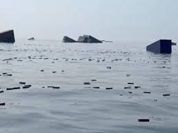 Selat Hormuz Memanas! Kapal Kargo Singapura Tenggelam Usai Terkena Proyektil